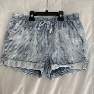 Relaxed Fit Acid Washed Jean Short - Size M